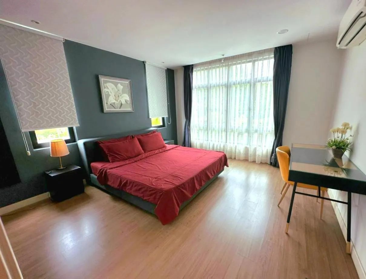 Ferringhi Resort 5-Bedroom With Pool, Bbq Set, Wifi, Netflix & Walk To Beach Batu Ferringhi Casa de Férias